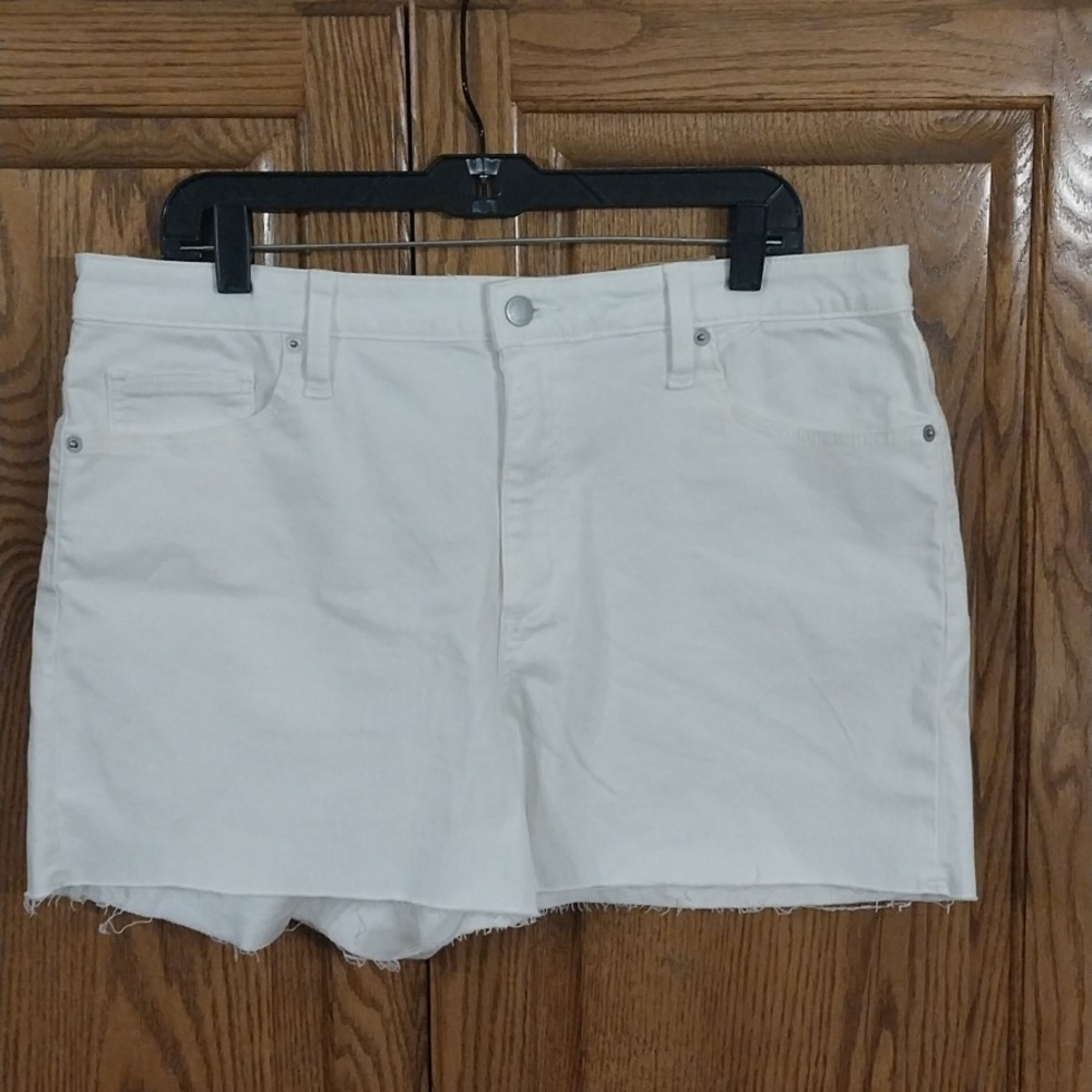 Universal Threads NWT High-Rise Midi Shorts Size 16/33 White Smooths & Sculpts